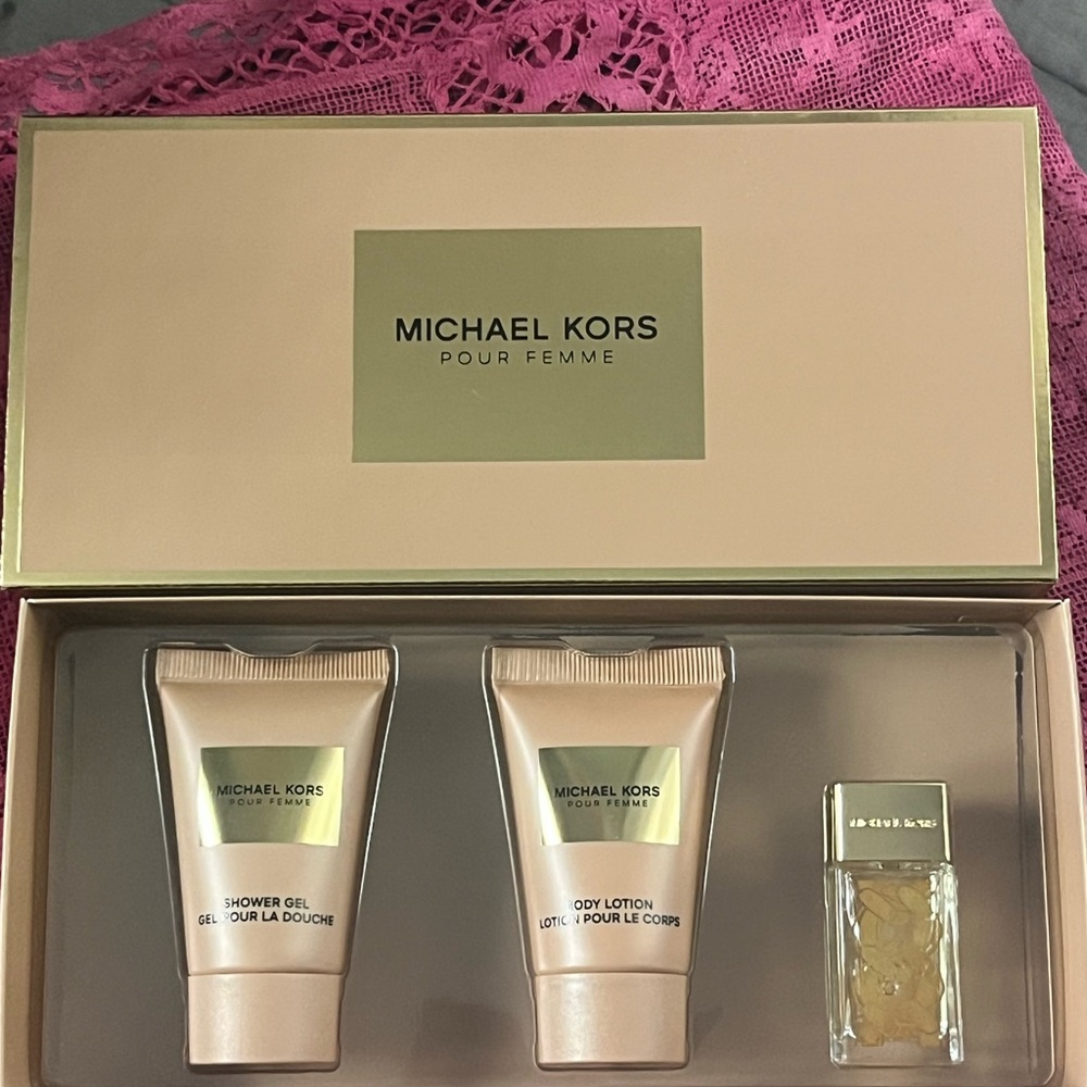Michael Kors Pour Femme gift set